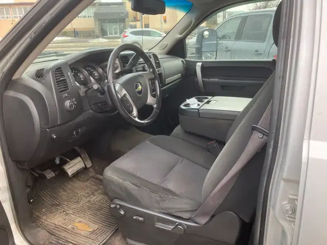 4x4 ~ 2011 Chevy Silverado 2500HD 6.6 Diesel ~ SAFETIED - Photo 5