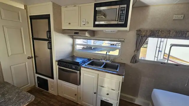 2009 Forest River Rockwood Mini Lite 2104 - Photo 8