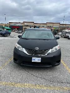 Toyota Sienna 2011 for Sell - Photo 2