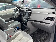Toyota Sienna 2011 for Sell - Photo 5