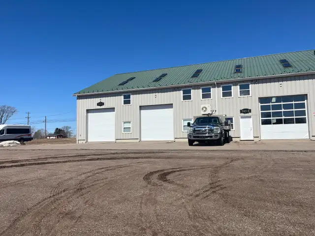 Commercial warehouse space in Clyde River for lease - Photo 2