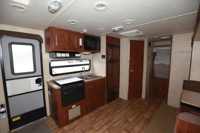 2011 Forest River Flagstaff Shamrock 21SS - Photo 11