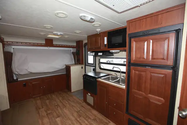 2011 Forest River Flagstaff Shamrock 21SS - Photo 12