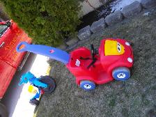 childs push car with seat belt