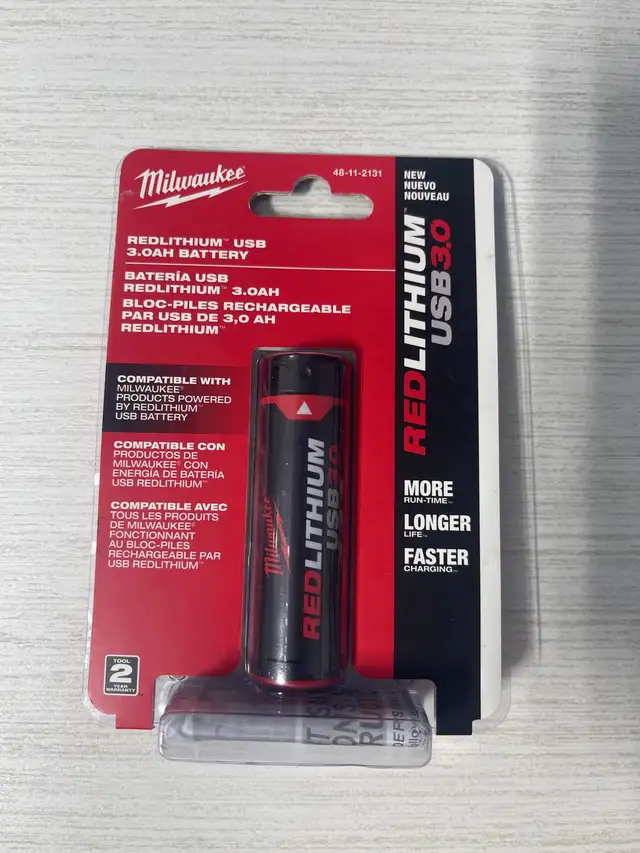 Milwaukee Tool USB Lithium-Ion 3.0 Ah REDLITHIUM Battery