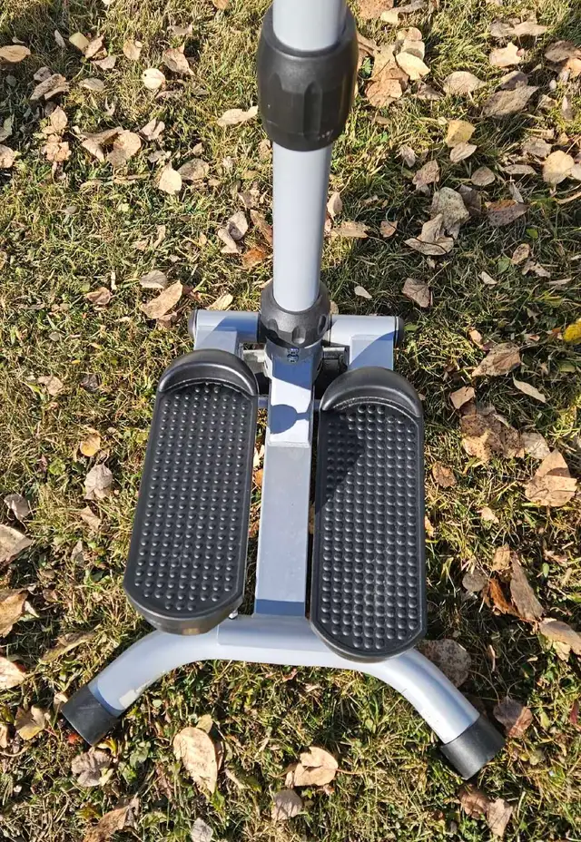 Stepper Machine - Photo 2