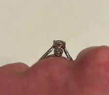 Solitaire diamond engagement ring - Photo 4