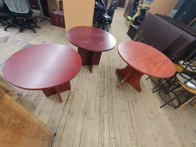 ROUND WOODEN TABLES - Photo 6