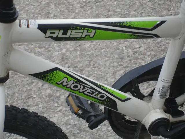 OUTGROWN BOY'S 16' MOVELO RUSH MOUNTAIN BIKE FIRST $45.00 FIRM! - Photo 5