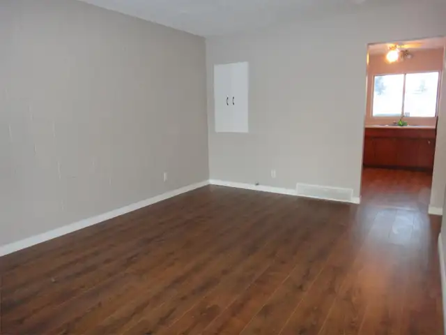 2 Bed 1 Bath Duplex in Highland Park Available June 1st! - Photo 4