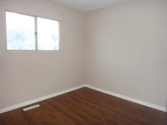 2 Bed 1 Bath Duplex in Highland Park Available June 1st! - Photo 5