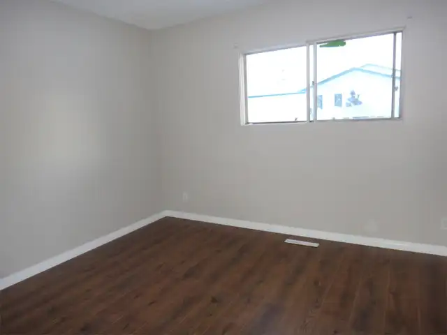 2 Bed 1 Bath Duplex in Highland Park Available June 1st! - Photo 6