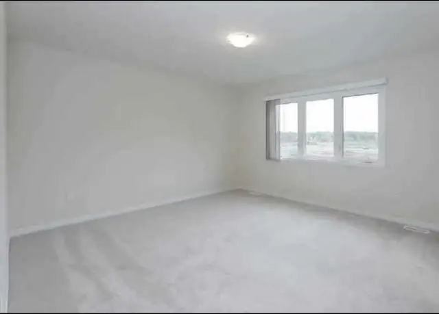 House for Rent in Niagara Falls - Photo 2