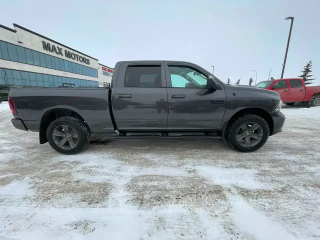 2015 Dodge Ram 1500 Sport 5.7L HEMI V8 8-Speed 4x4 crew-cab - Photo 4