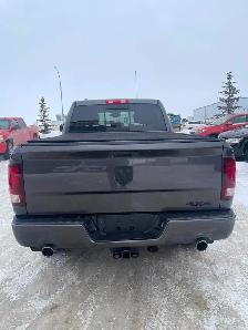 2015 Dodge Ram 1500 Sport 5.7L HEMI V8 8-Speed 4x4 crew-cab - Photo 7