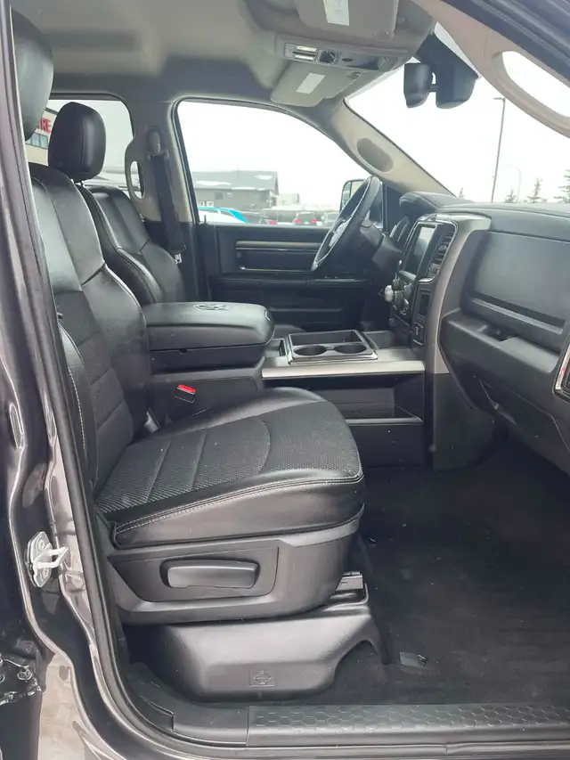 2015 Dodge Ram 1500 Sport 5.7L HEMI V8 8-Speed 4x4 crew-cab - Photo 9