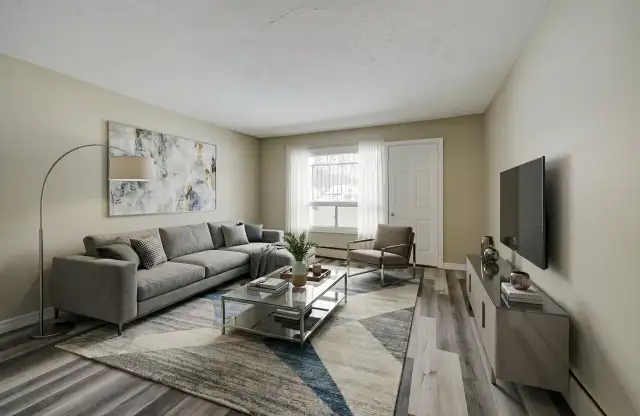 RENOVATED 3BR APARTMENT   BALCONY – 1 MONTH FREE! - Photo 2