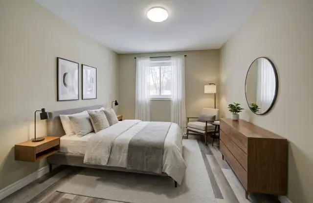 RENOVATED 3BR APARTMENT   BALCONY – 1 MONTH FREE! - Photo 3