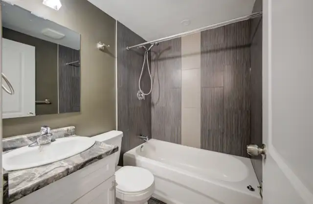 RENOVATED 3BR APARTMENT   BALCONY – 1 MONTH FREE! - Photo 8