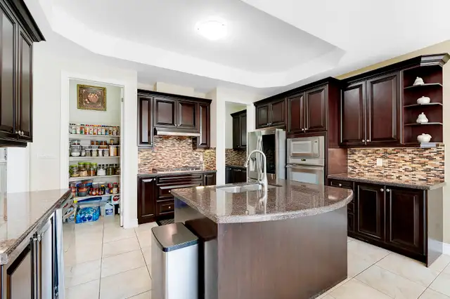 Mississauga Luxury (5,700 Sq Ft   135’ Lot) – Get Full Details - Photo 9