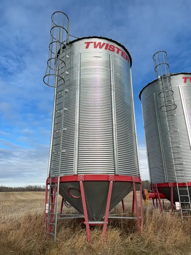 Grain Bins   More Sold by Unreserved Retirement Auction April 17
