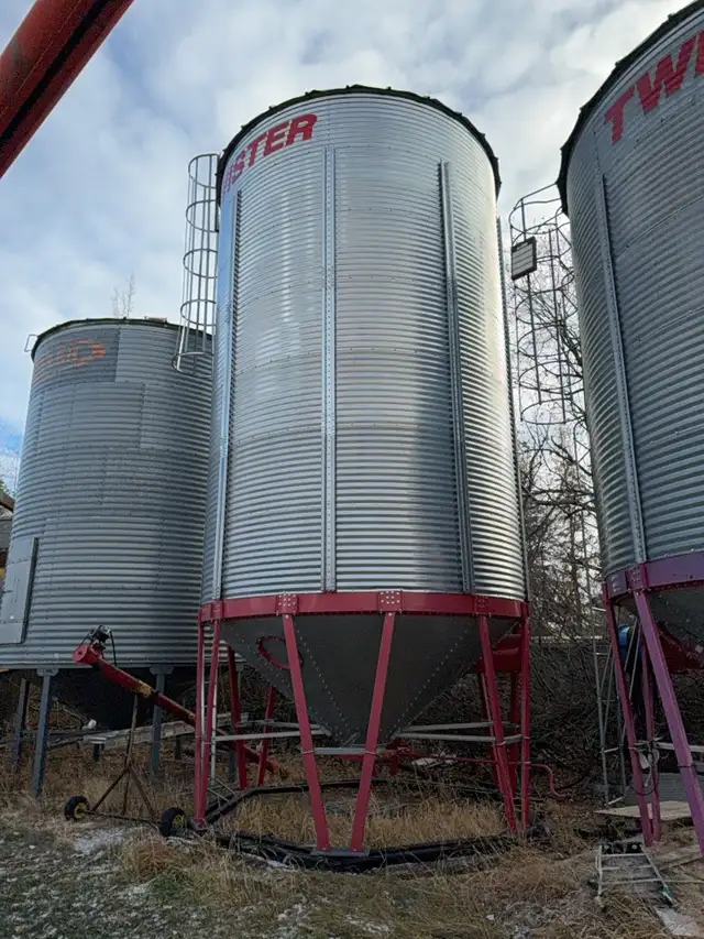 Grain Bins   More Sold by Unreserved Retirement Auction April 17 - Photo 4