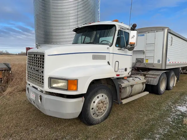 Grain Bins   More Sold by Unreserved Retirement Auction April 17 - Photo 8