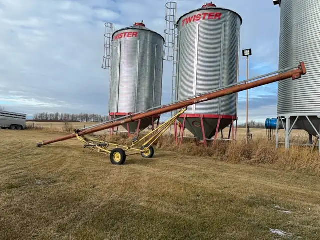 Grain Bins   More Sold by Unreserved Retirement Auction April 17 - Photo 9