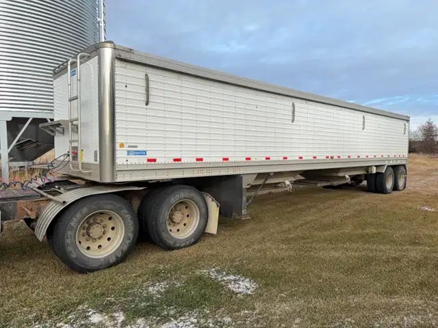 Grain Bins   More Sold by Unreserved Retirement Auction April 17 - Photo 10