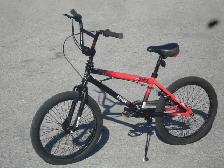 LIKE BRAND NEW BOY'S 20' HYPER SPINNER PRO MODEL STUNT BMX BIKE!