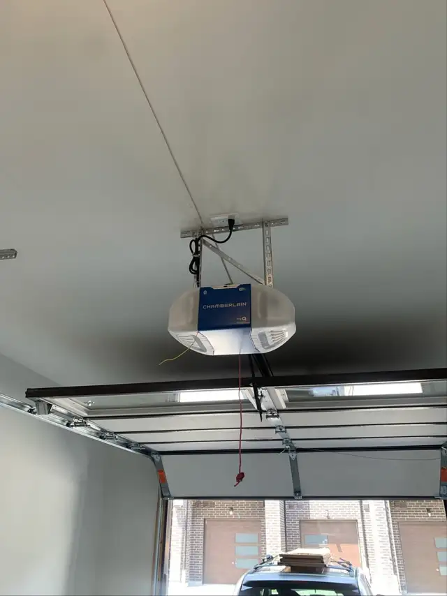 Chamberlain garage door opener: 3/4hp, with built in wifi - Photo 3