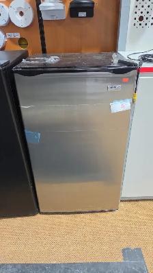 FRIGIDAIRE GALLERY FGFR334 3.2 CU FT COMPACT UPRIGHT REFRIGERATO