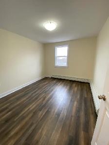 West End 1BR - Unit 503 - May 2nd - Heat/Wat Incl. - Concrete - Photo 3