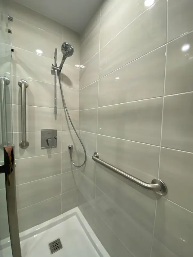 West End 1BR - Unit 503 - May 2nd - Heat/Wat Incl. - Concrete - Photo 6