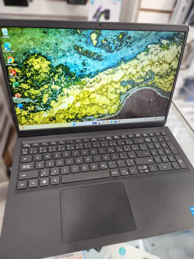 Laptop Dell  i5    11eme Gen  -  15.6’’ -- Comme neuf