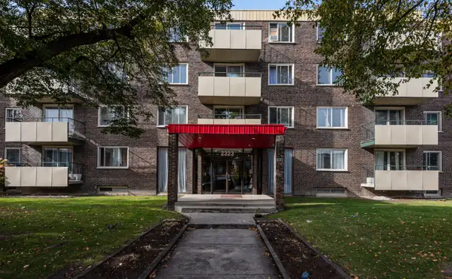 YORKVILLE PARK 1 - VSL - Photo 2