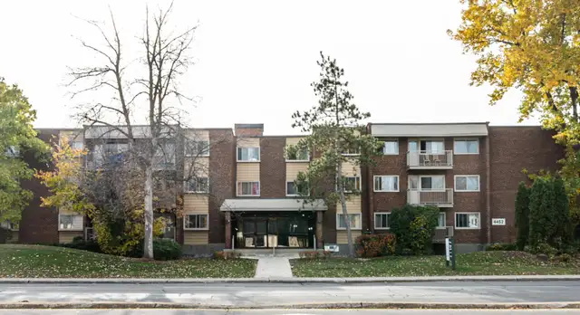 DDO @ 514-683-2252 - 4.5 Unit - Photo 3