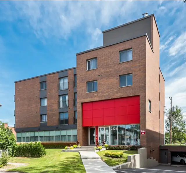 YORKVILLE GOLD 2 - NEW BLDG. - Photo 2