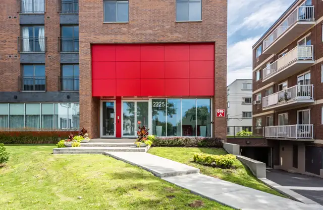 YORKVILLE GOLD 2 - NEW BLDG. - Photo 3