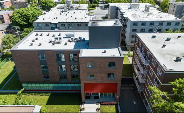 YORKVILLE GOLD 2 - NEW BLDG. - Photo 5