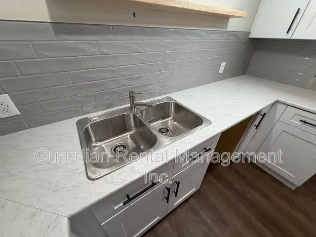 2 Bedroom, 1 Bath Unit – 182 Seneca Cres – $2,500/month - Photo 4