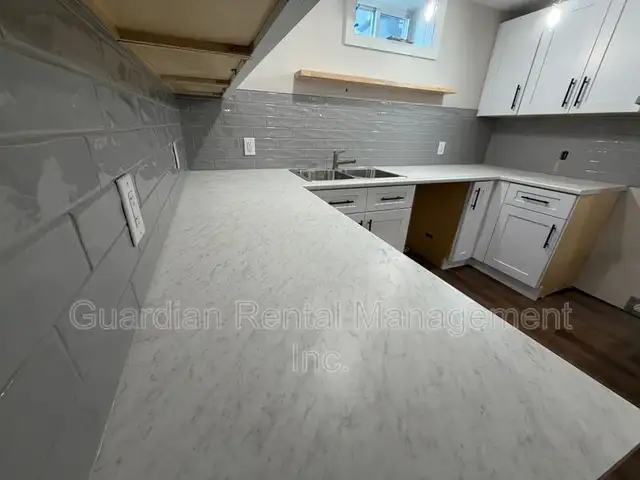 2 Bedroom, 1 Bath Unit – 182 Seneca Cres – $2,500/month - Photo 5