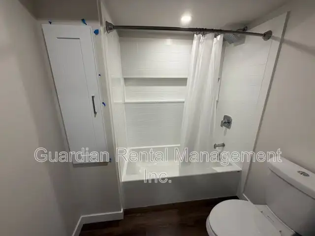 2 Bedroom, 1 Bath Unit – 182 Seneca Cres – $2,500/month - Photo 6