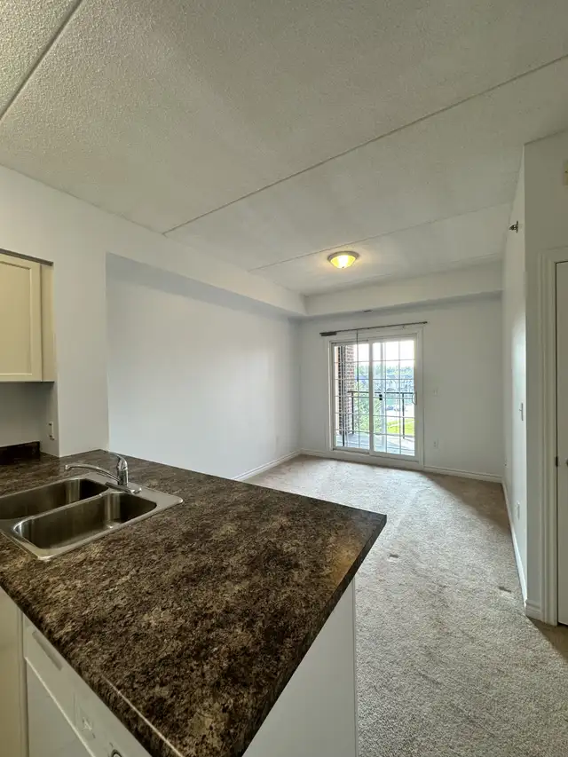 2 Bedroom   Den 1 Bath Condo Unit for Lease - Guelph - Photo 4