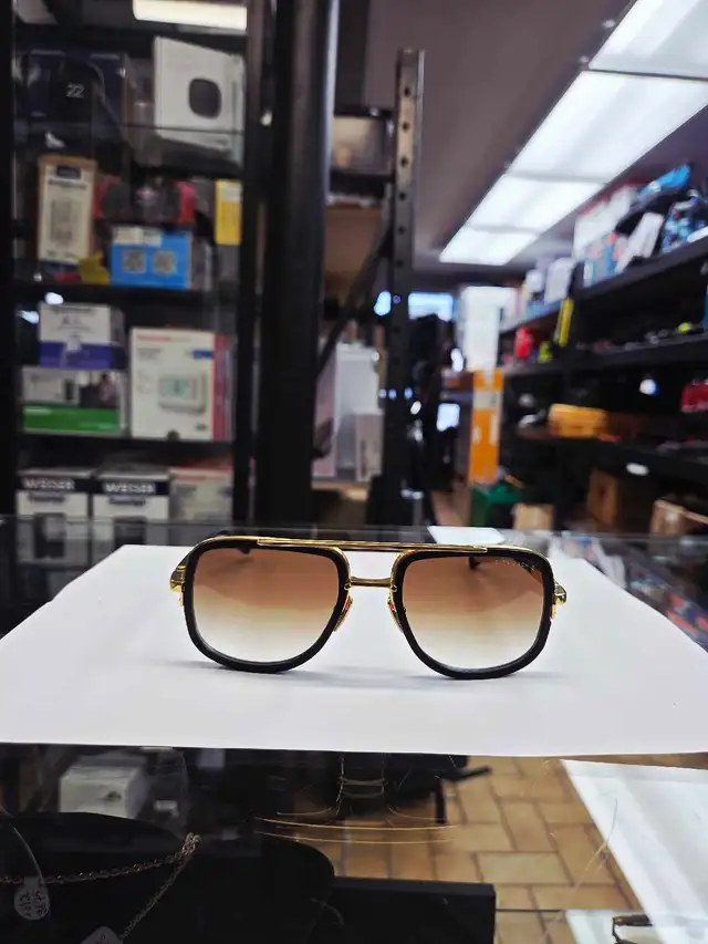 Lunettes de soleil dita