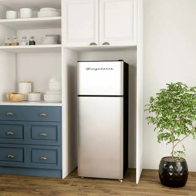 FRIGIDAIRE 7.5 CU' REFRIGERATOR - Photo 2