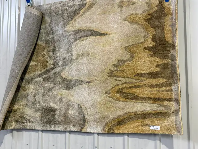 5’x3’ area rug - Photo 3