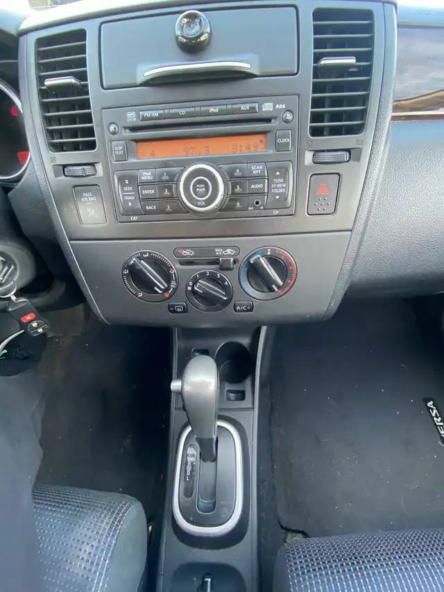 2012 NISSAN VERSA SL HATCHBACK - Photo 8