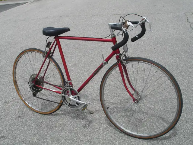 IT'S ALL VINTAGE 23' XLG FRAME 27' SUTEKI 10SPD ROAD RACER BIKE!