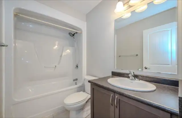 Rooms Available for Guelph University Students - Photo 8